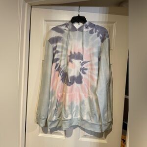 Size 2X hooded tie dye top.